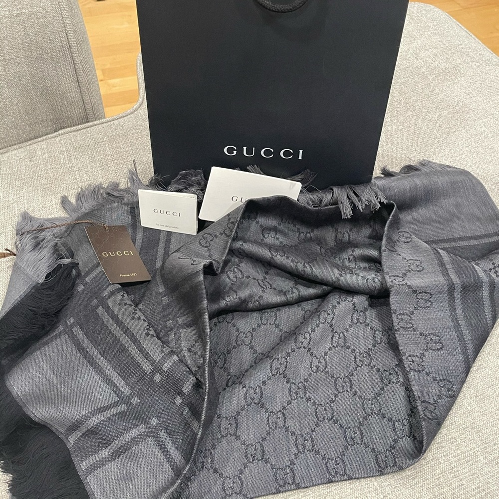 NWT GUCCI Grey GG Survie Monogram GG Scarf Shawl